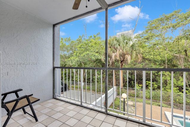 16518 NE 26th Ave 202, North Miami Beach, FL 33160