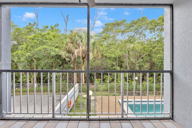 16518 NE 26th Ave 202, North Miami Beach, FL 33160