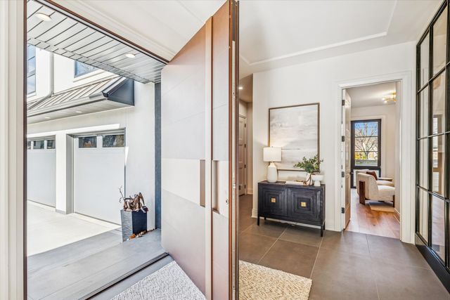 377 S Prairie Avenue, Elmhurst, IL 60126