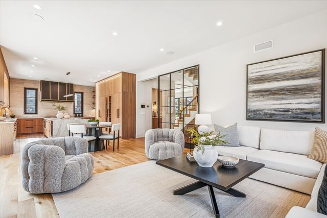 377 S Prairie Avenue, Elmhurst, IL 60126