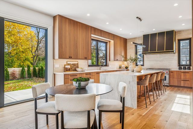 377 S Prairie Avenue, Elmhurst, IL 60126