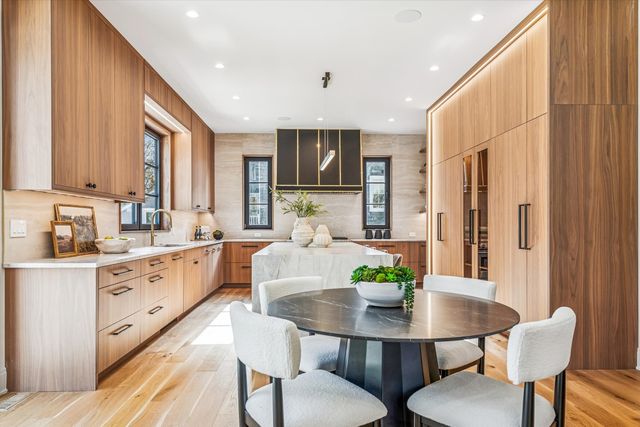 377 S Prairie Avenue, Elmhurst, IL 60126