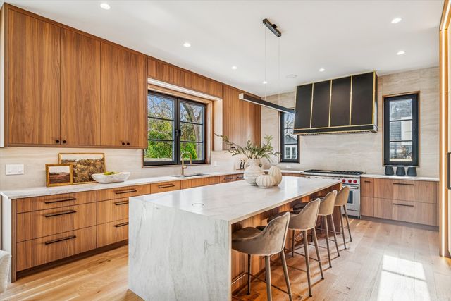 377 S Prairie Avenue, Elmhurst, IL 60126