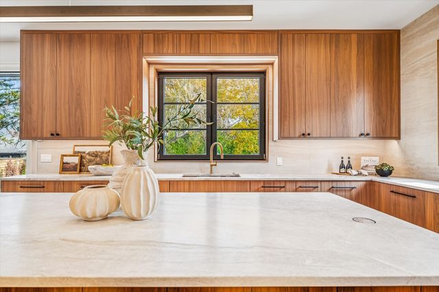 377 S Prairie Avenue, Elmhurst, IL 60126