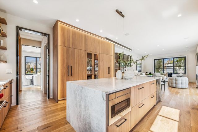 377 S Prairie Avenue, Elmhurst, IL 60126