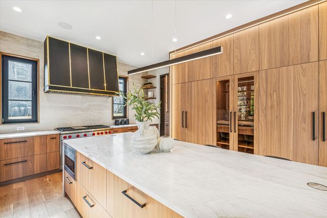 377 S Prairie Avenue, Elmhurst, IL 60126