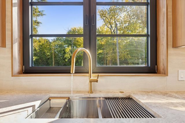 377 S Prairie Avenue, Elmhurst, IL 60126