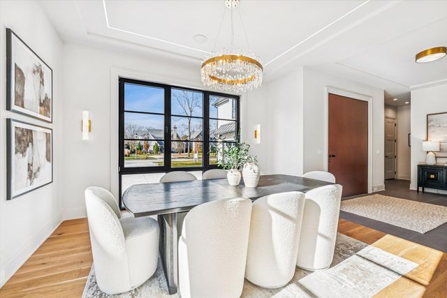 377 S Prairie Avenue, Elmhurst, IL 60126