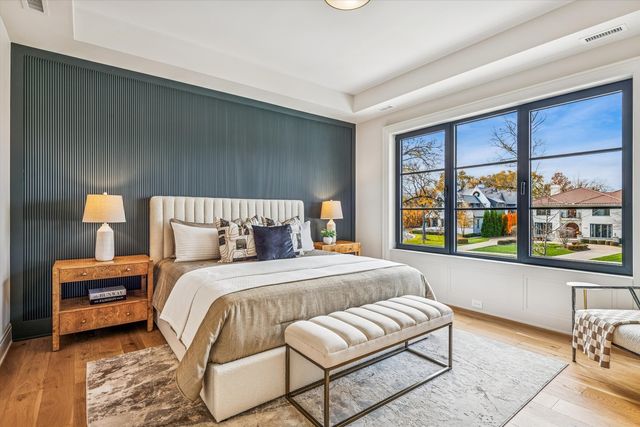 377 S Prairie Avenue, Elmhurst, IL 60126