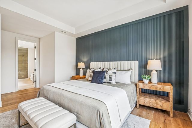 377 S Prairie Avenue, Elmhurst, IL 60126