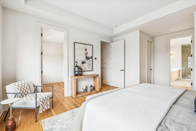 377 S Prairie Avenue, Elmhurst, IL 60126