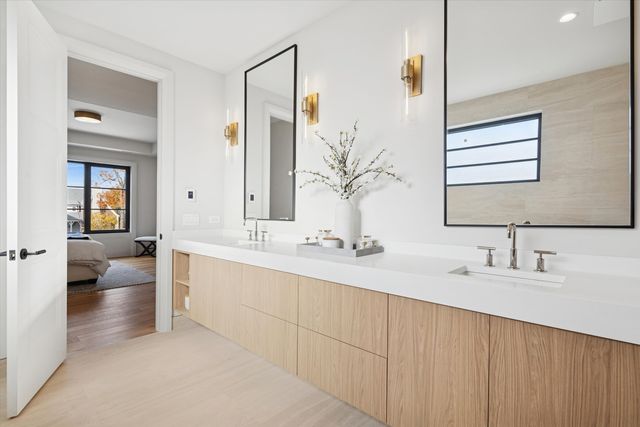 377 S Prairie Avenue, Elmhurst, IL 60126