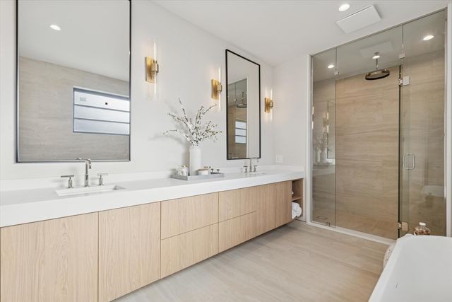 377 S Prairie Avenue, Elmhurst, IL 60126