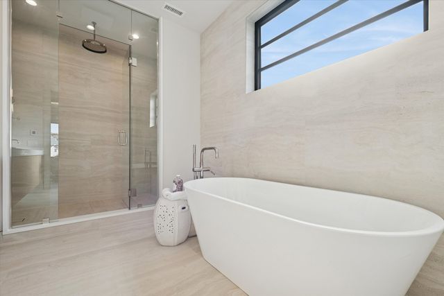 377 S Prairie Avenue, Elmhurst, IL 60126