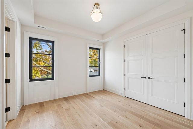 377 S Prairie Avenue, Elmhurst, IL 60126