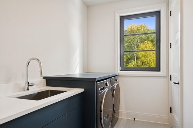 377 S Prairie Avenue, Elmhurst, IL 60126