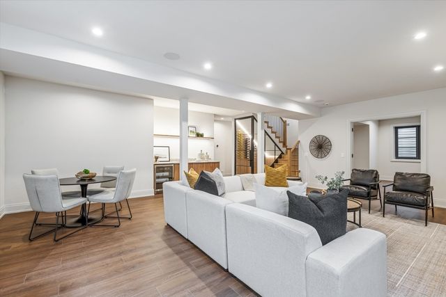 377 S Prairie Avenue, Elmhurst, IL 60126