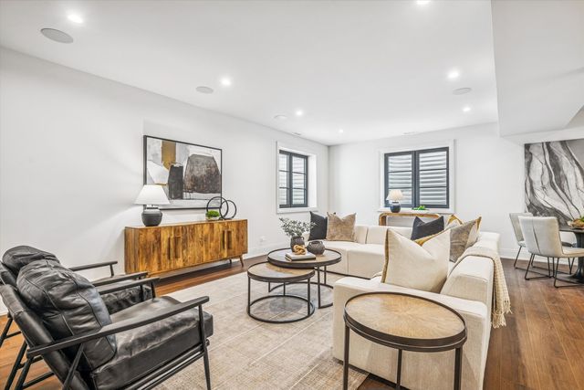 377 S Prairie Avenue, Elmhurst, IL 60126