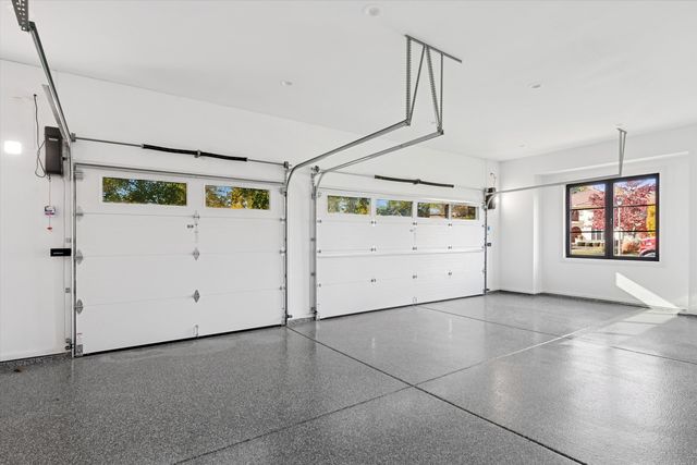 377 S Prairie Avenue, Elmhurst, IL 60126