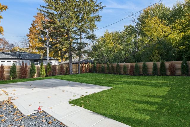 377 S Prairie Avenue, Elmhurst, IL 60126