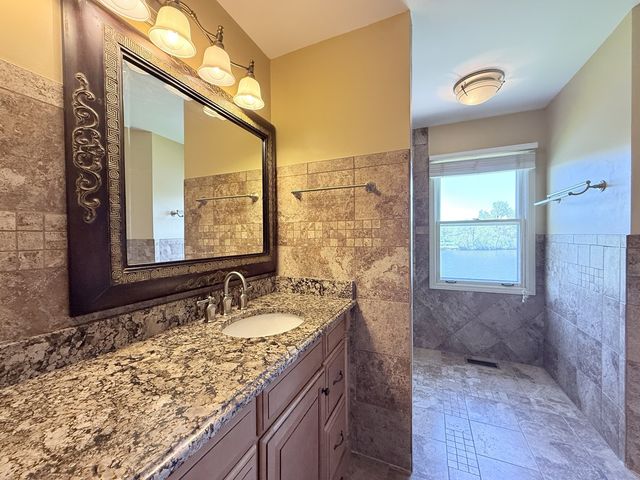 712 N Victoria Drive, Palatine, IL 60074