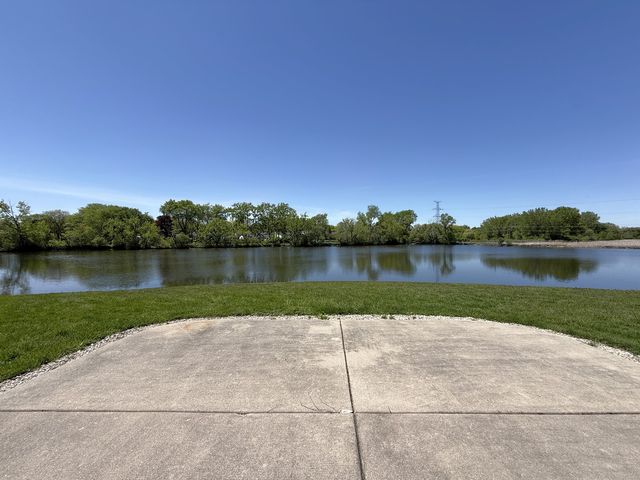 712 N Victoria Drive, Palatine, IL 60074