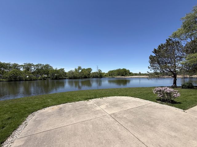 712 N Victoria Drive, Palatine, IL 60074