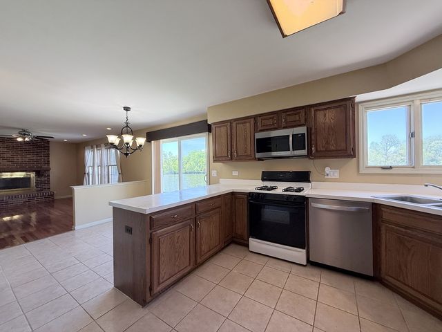 712 N Victoria Drive, Palatine, IL 60074