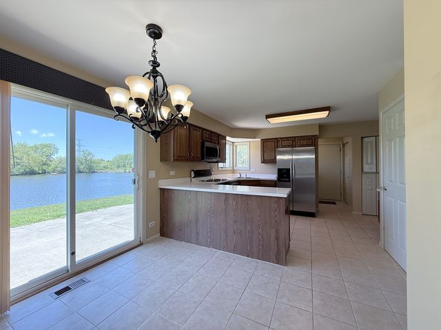 712 N Victoria Drive, Palatine, IL 60074