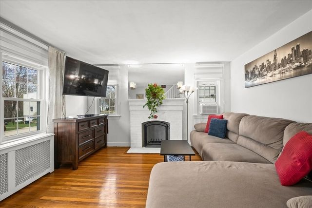 19 Oakwood Ave, Auburn, MA 01501