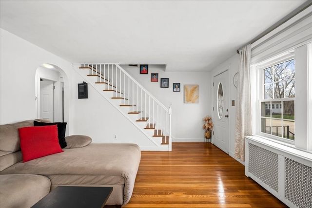 19 Oakwood Ave, Auburn, MA 01501