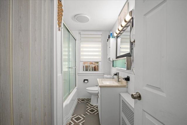 19 Oakwood Ave, Auburn, MA 01501