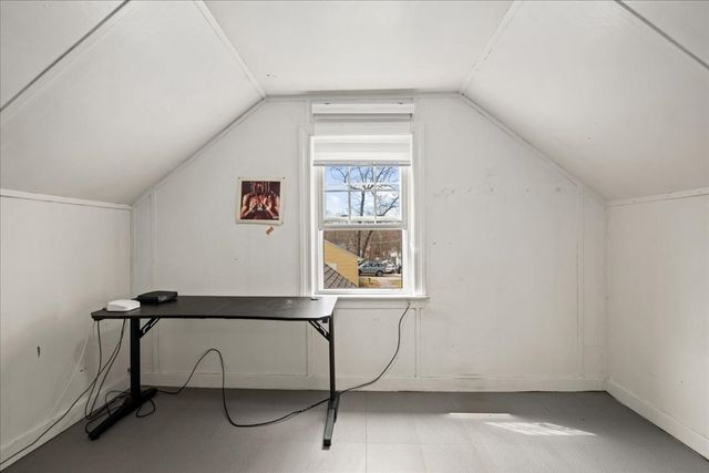 19 Oakwood Ave, Auburn, MA 01501