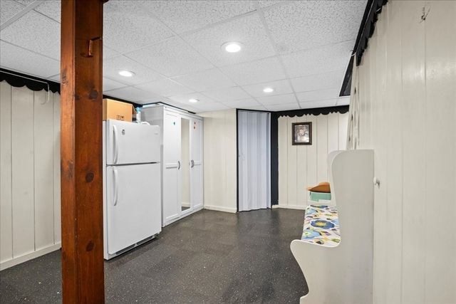 19 Oakwood Ave, Auburn, MA 01501