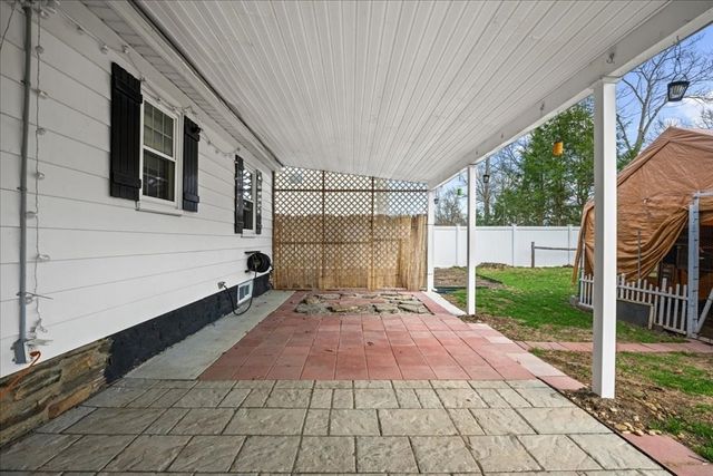 19 Oakwood Ave, Auburn, MA 01501