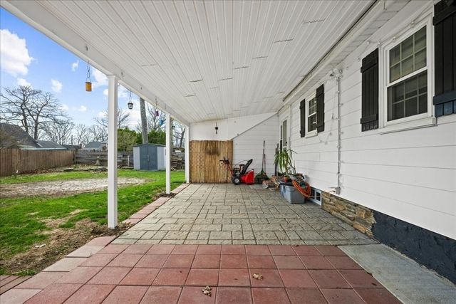 19 Oakwood Ave, Auburn, MA 01501