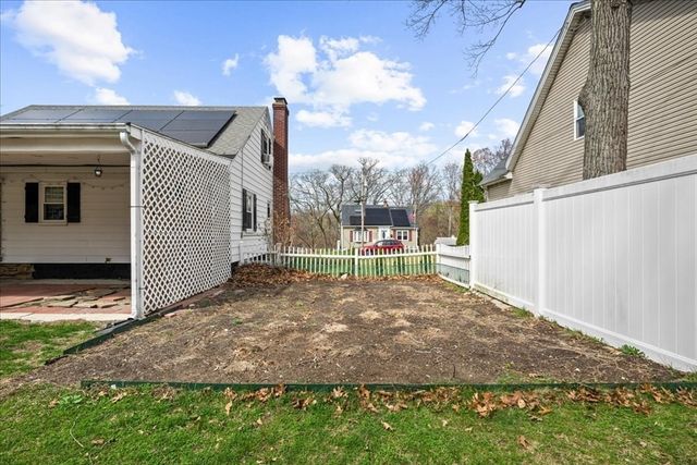 19 Oakwood Ave, Auburn, MA 01501