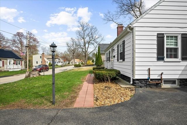 19 Oakwood Ave, Auburn, MA 01501