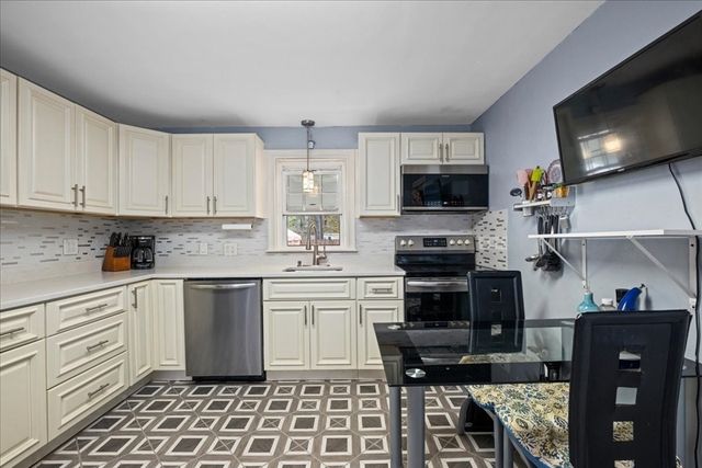 19 Oakwood Ave, Auburn, MA 01501