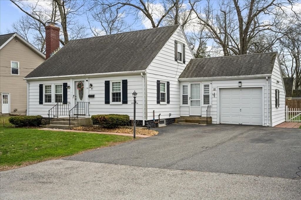 19 Oakwood Ave, Auburn, MA 01501