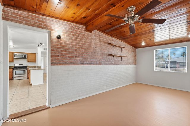 6550 E Calle Luna, Tucson, AZ 85710