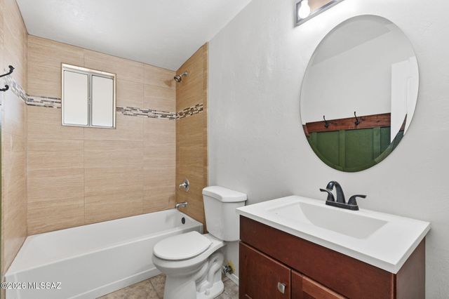 6550 E Calle Luna, Tucson, AZ 85710