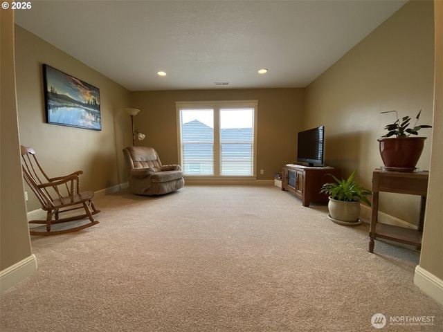 545 E 18 Street, La Center, WA 98629