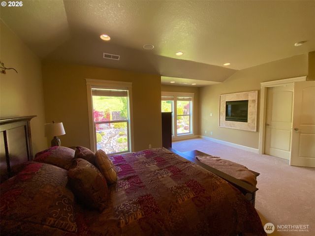 545 E 18 Street, La Center, WA 98629