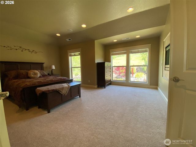 545 E 18 Street, La Center, WA 98629