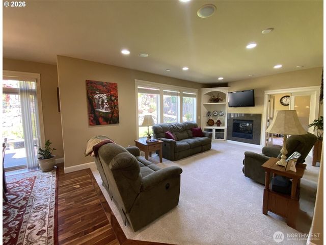 545 E 18 Street, La Center, WA 98629