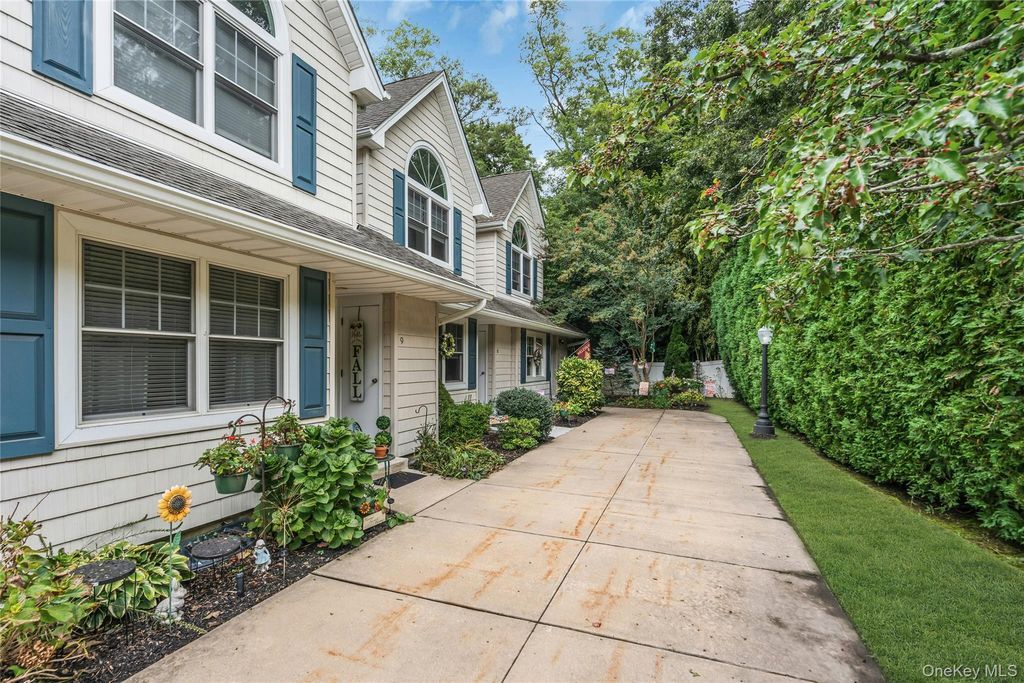 176 Merrick Road 10, Amityville, NY 11701 — photo 3