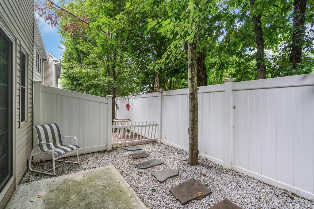 176 Merrick Road 10, Amityville, NY 11701 — photo 5