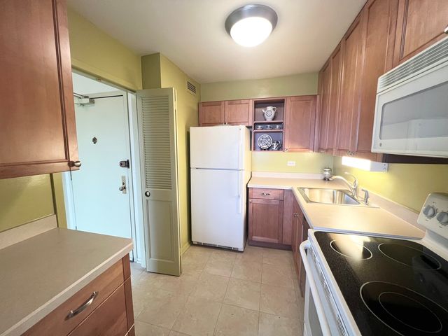 1850 N Clark Street 2104, Chicago, IL 60614