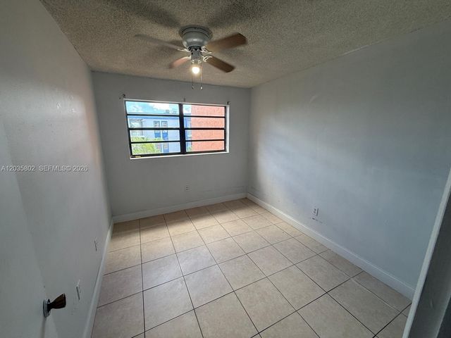 6675 W 4th Avenue 402, Hialeah, FL 33012